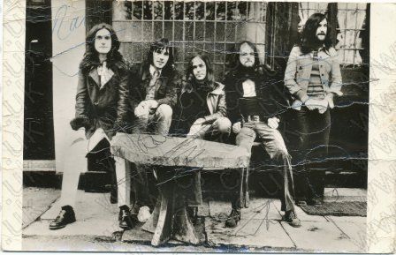 [Kinks Group Shot Signed]